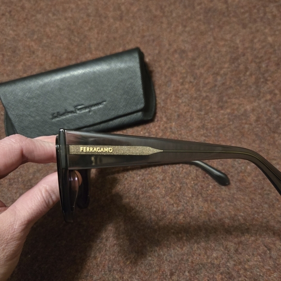Salvatore Ferragamo Classic Logo 53mm Cat Eye Sunglasses In Black With Case main image 6